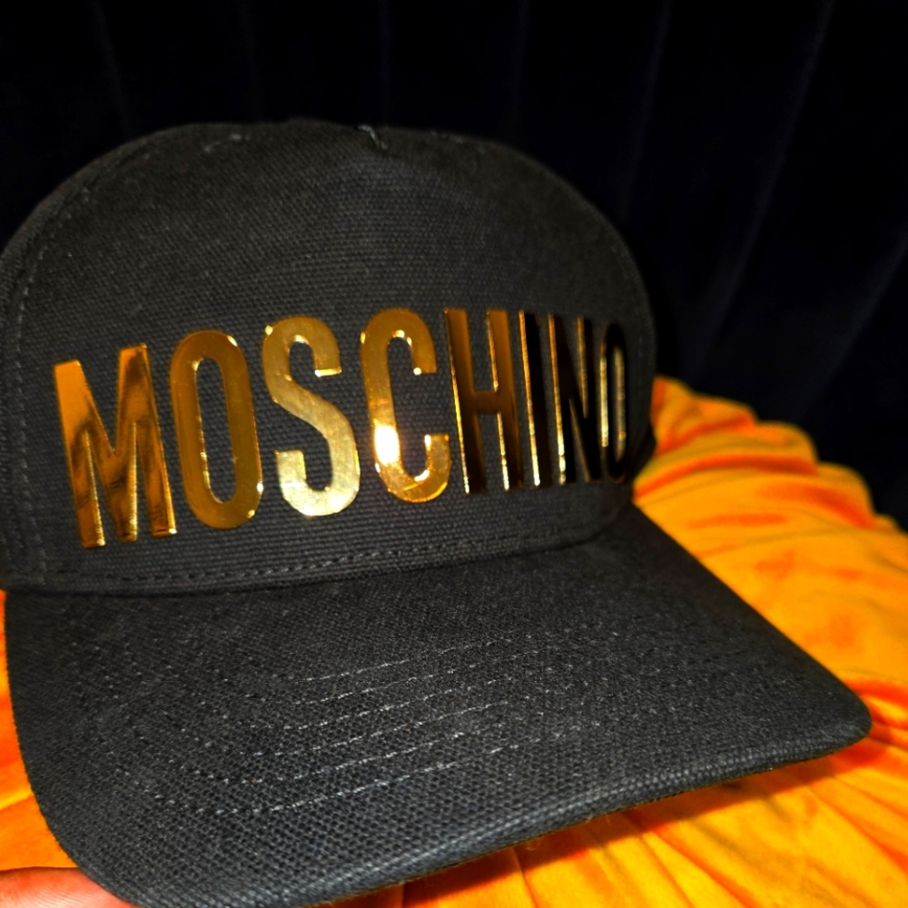 MoschinoMen's Flat Brim Logo Baseball Hat